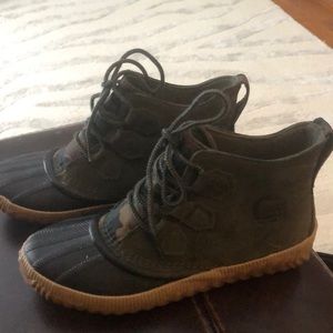 Size 9 sorel booties